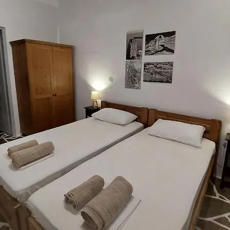 Styfilia Beachfront Apartment - Ground Floor شقة Sifnos Island